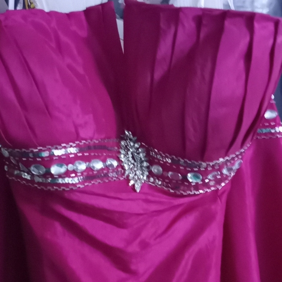 Prom/Formal Dress - Picture 2 of 5